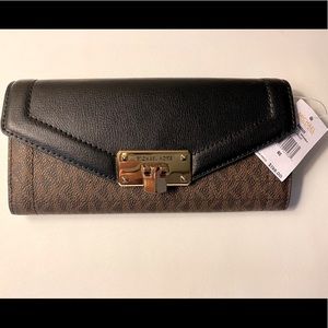 Michael kors LG Carryall Wallet